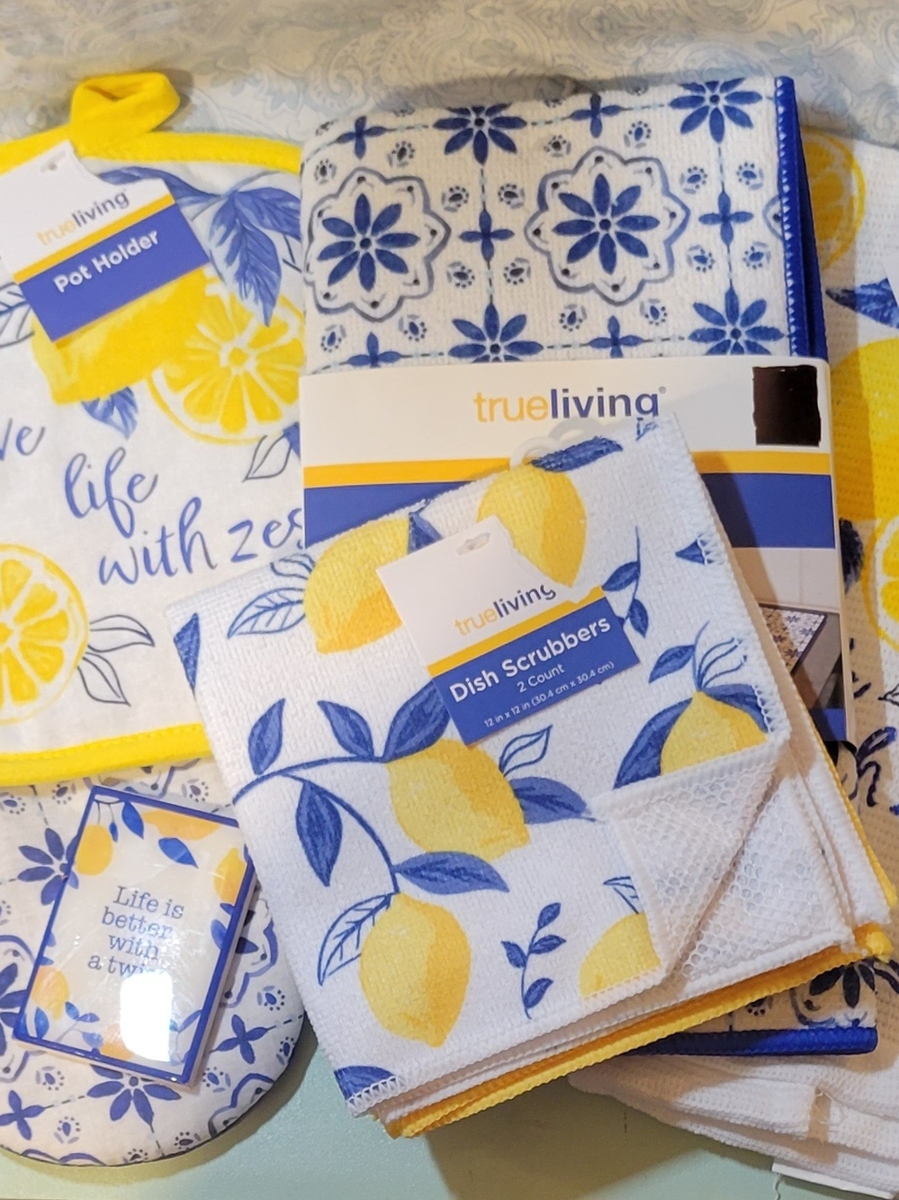 trueliving Lemon-Print Kitchen Linen Set in Yellow & Blue